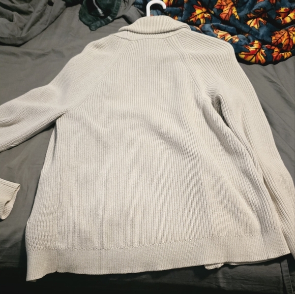 Banana Republic heavy cardigan. Cream color size medium - Picture 3 of 3